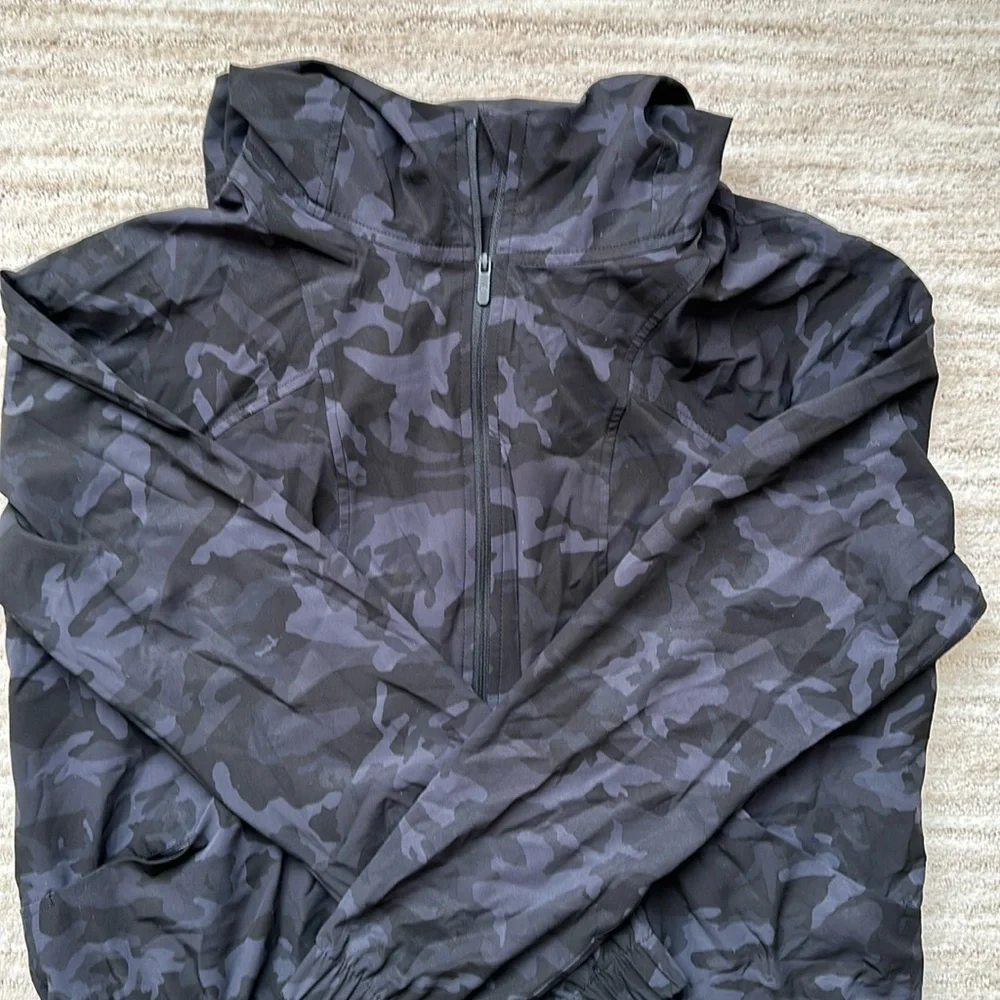 Like New: Lululemon Pack It Up Hooded Jacket Incognito Camo Multi Grey Size 10